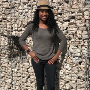 Meet your Posher, Monique